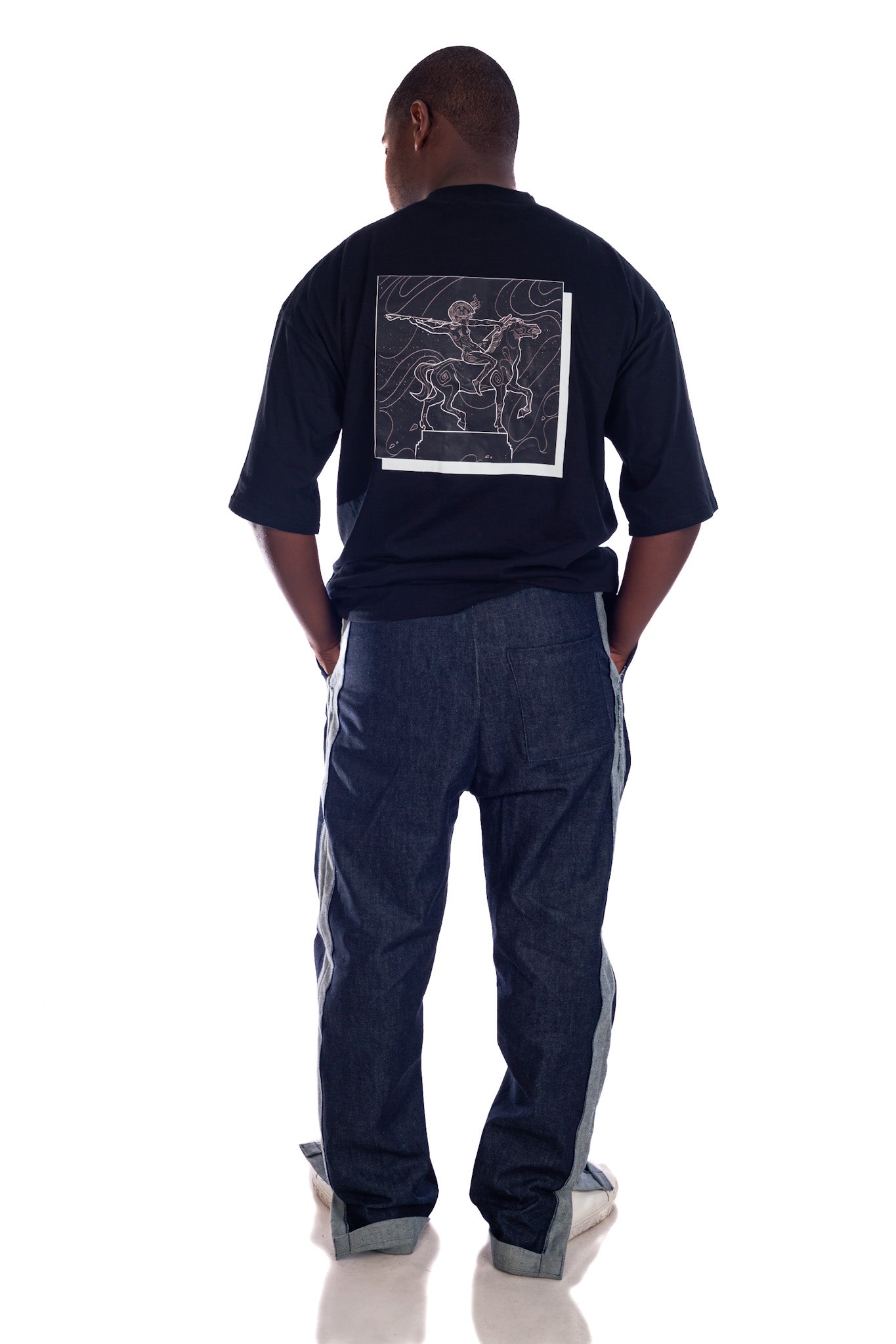 Premium Oversized Streetwear Shirt Urban Art - Kali Yuga: Waving Guy