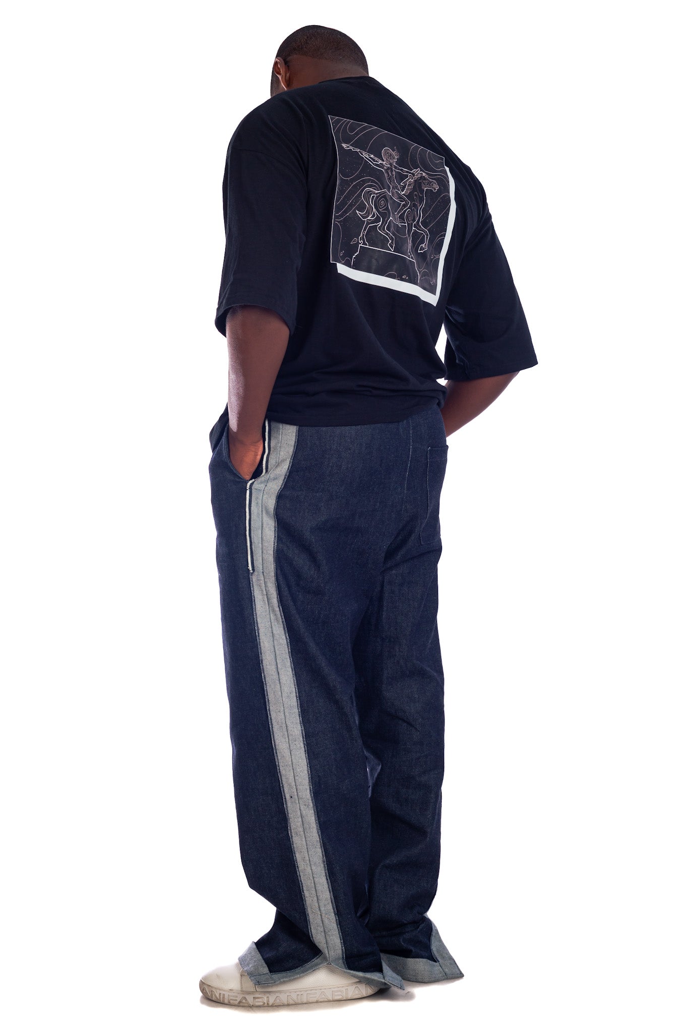 Premium Oversized Streetwear Shirt Urban Art - Kali Yuga: Waving Guy